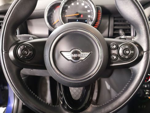 Used 2017 MINI Cooper 4-Door Hardtop FWD image 3