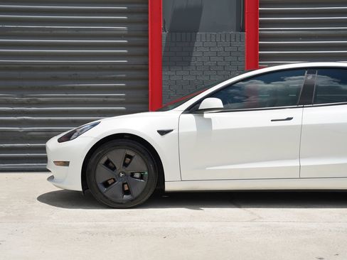 Used 2022 Tesla Model 3 Standard Range RWD image 8