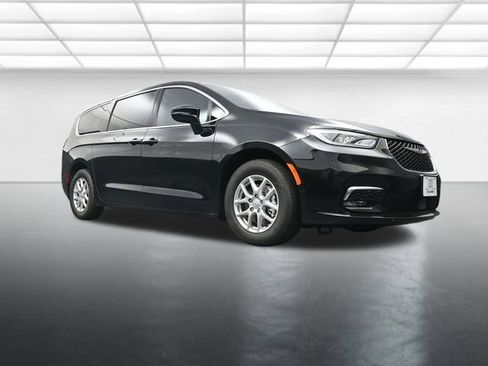 New 2026 Chrysler Pacifica Select image 18