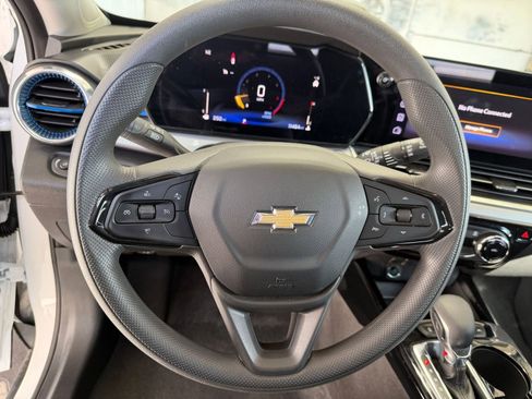 Used 2025 Chevrolet Trax LT image 25