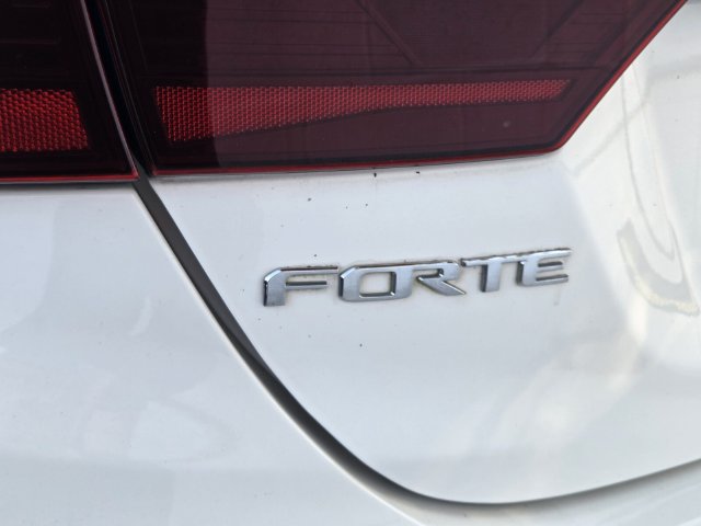 Used 2019 Kia Forte LXS FWD image 6