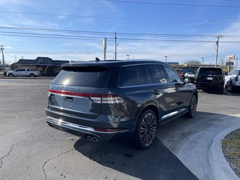 Used 2023 Lincoln Aviator Standard w/ Premium Package image 5