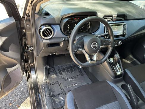 Used 2025 Nissan Versa SV FWD image 31