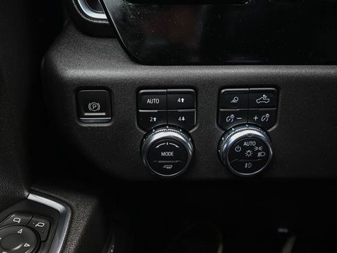 Used 2022 GMC Sierra 1500 SLT w/ SLT Convenience Package AWD/4WD image 40