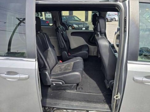 Used 2019 Dodge Grand Caravan SXT image 13