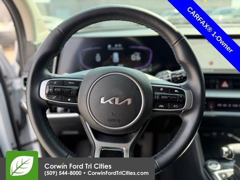 Used 2024 Kia Sportage EX image 2