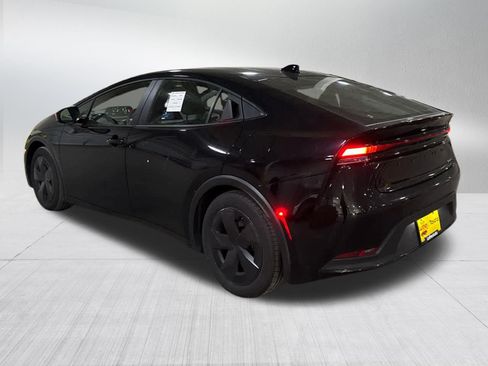 Used 2025 Toyota Prius LE FWD image 4
