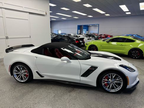 Used 2015 Chevrolet Corvette Z06 w/ 3LZ Preferred Equipment Group RWD image 7