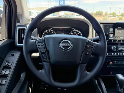 Used 2025 Nissan Frontier SV RWD image 15