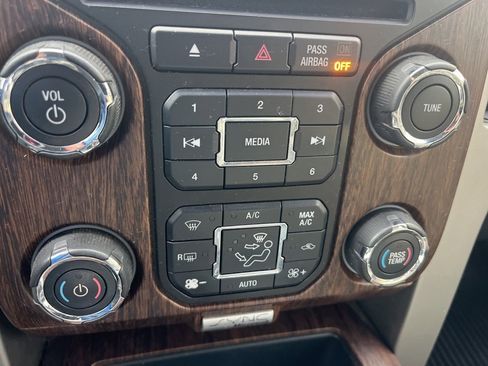 Used 2013 Ford F150 Lariat w/ Lariat Chrome Pkg image 15