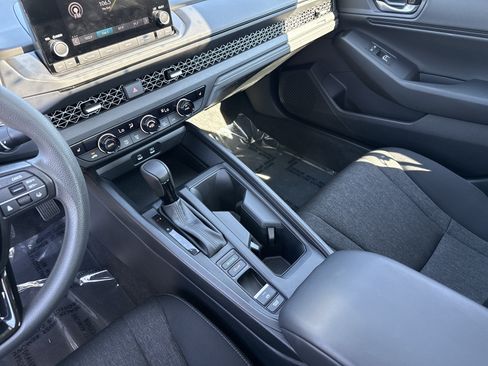 Certified 2025 Honda Accord SE image 27