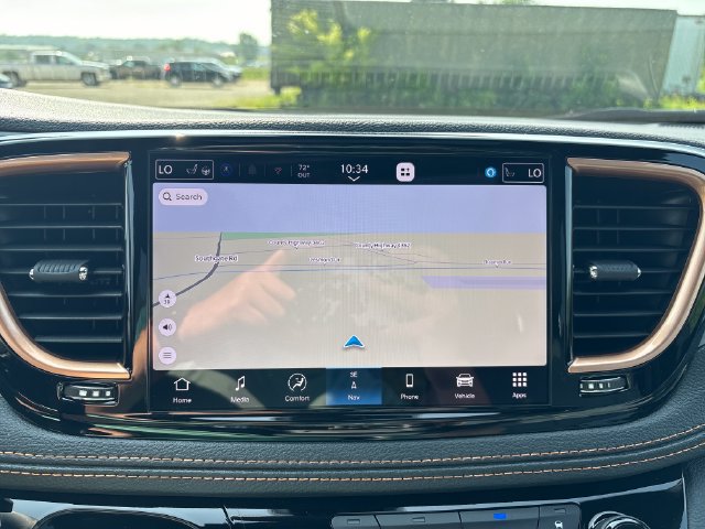 New 2027 Chrysler Pacifica Pinnacle w/ Theater Group AWD/4WD image 18