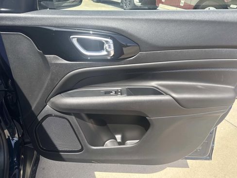 New 2026 Jeep Compass Latitude image 13