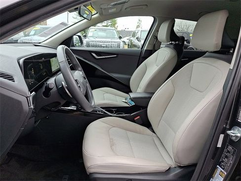 Used 2023 Kia Niro EX image 13