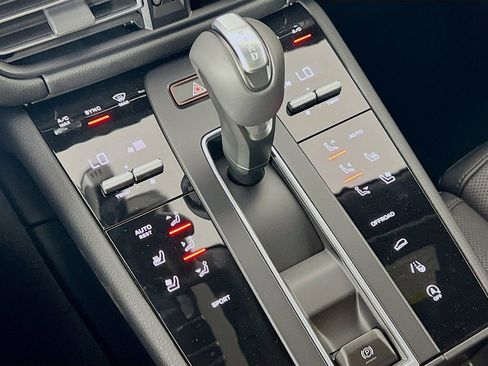 New 2026 Porsche Macan image 18