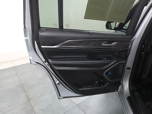 Used 2021 Jeep Grand Cherokee L Overland w/ Luxury Tech Group IV image 23