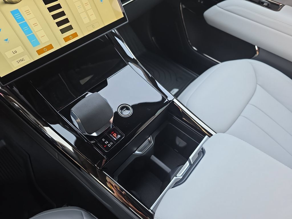 New 2026 Land Rover Range Rover Sport SE AWD/4WD image 18