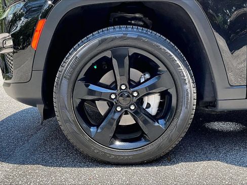 Used 2025 Jeep Grand Cherokee Limited w/ Black Appearance Package RWD image 34