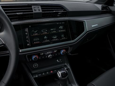 New 2025 Audi Q3 2.0T Premium image 10