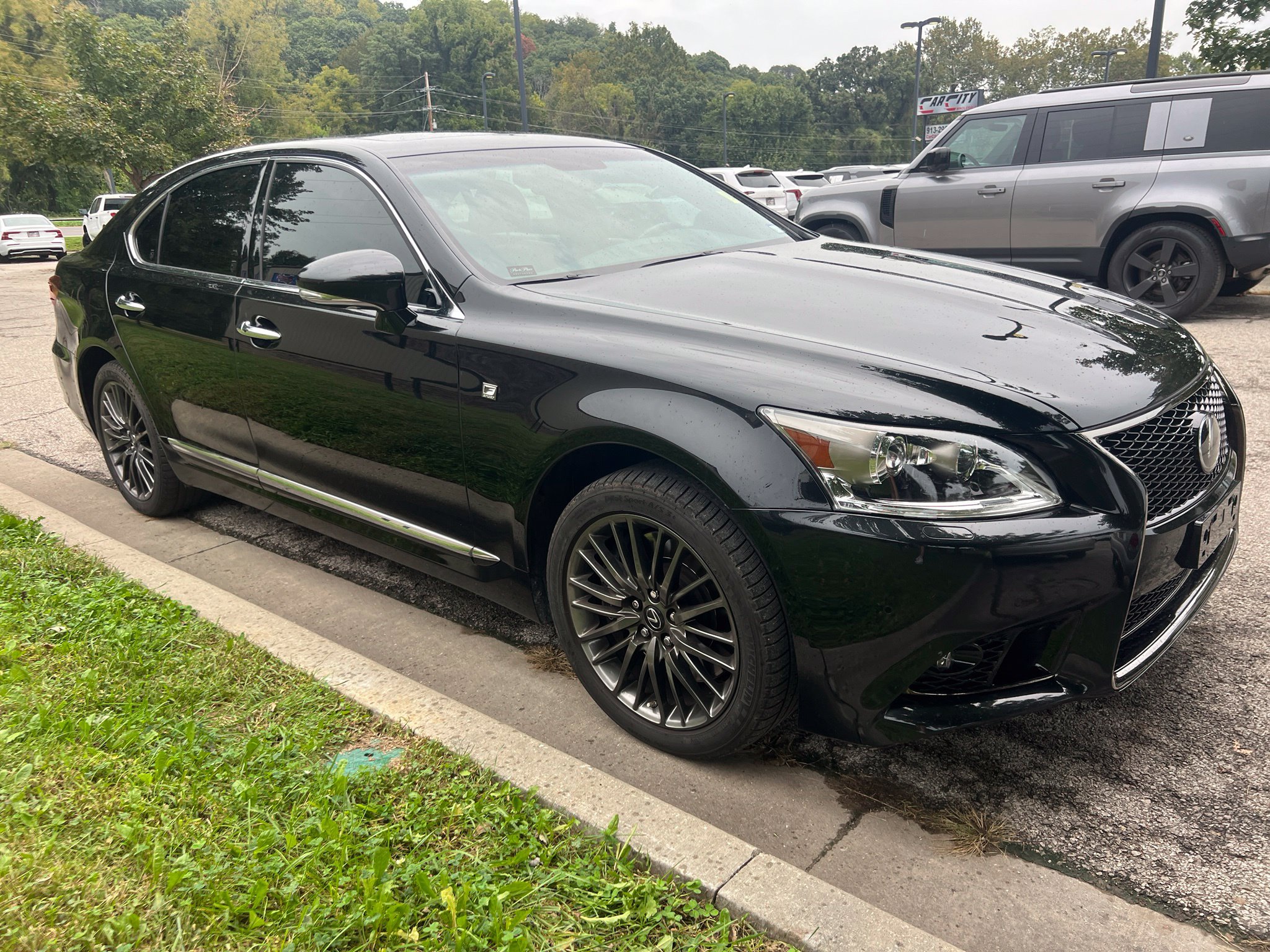 Used 2017 Lexus LS 460 w/ F Sport Midnight Edition RWD image 3
