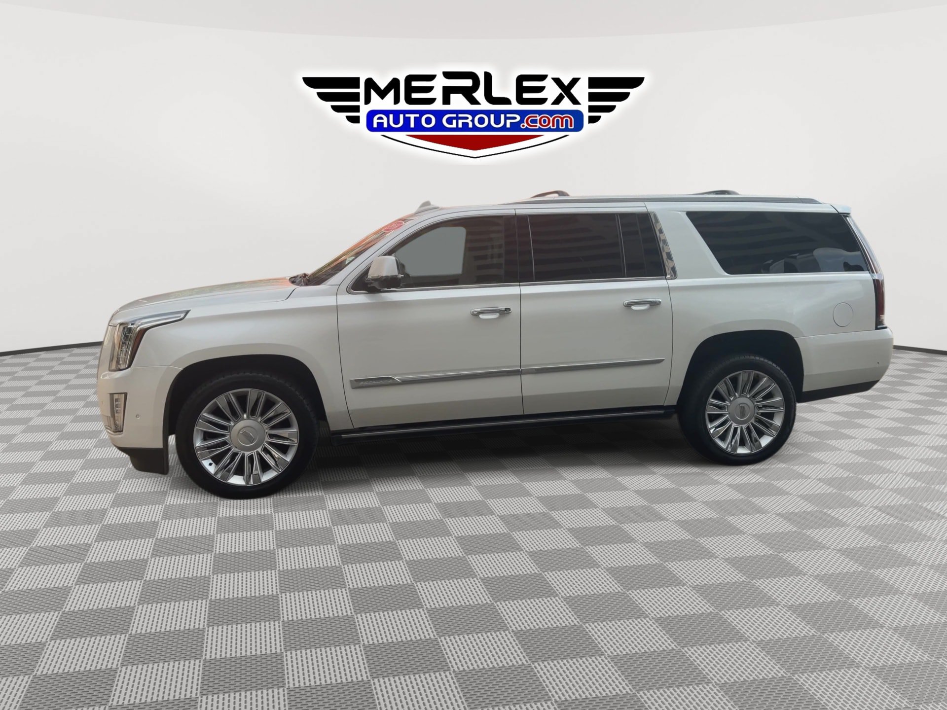 Used 2018 Cadillac Escalade ESV Platinum RWD image 5