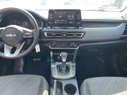 Used 2023 Kia Seltos LX AWD/4WD image 11