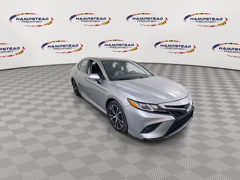 Used 2019 Toyota Camry SE w/ Convenience Package FWD image 2