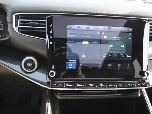 Used 2024 Jeep Wagoneer 4WD w/ Premium Group I image 4