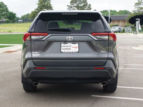 Used 2023 Toyota RAV4 XLE w/ Convenience Package FWD image 3
