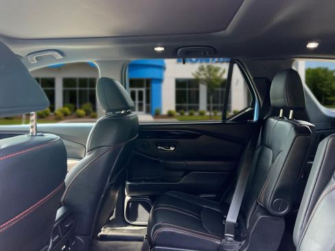 Used 2025 Honda Pilot TrailSport image 25