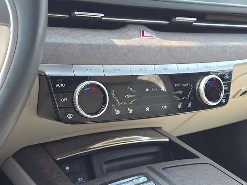 Used 2024 Genesis G80 image 25