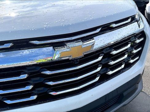 Used 2026 Chevrolet Equinox LT FWD image 3
