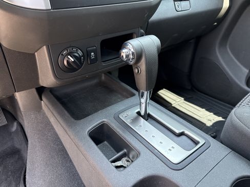 Used 2019 Nissan Frontier SV AWD/4WD image 12