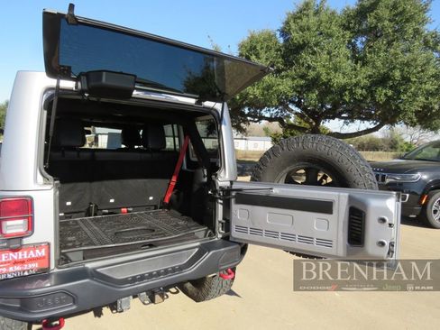 Used 2018 Jeep Wrangler Unlimited Rubicon image 18