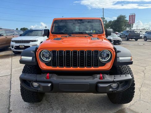 Used 2025 Jeep Wrangler Unlimited Rubicon w/ XTREMEE 35" Tire Package AWD/4WD image 8