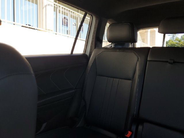 Certified 2024 Volkswagen Tiguan SE R-Line FWD image 10
