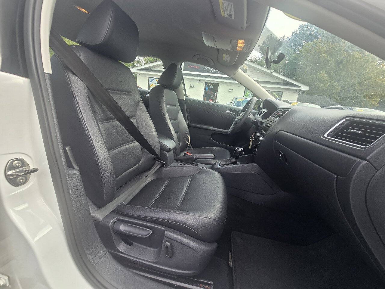 Used 2014 Volkswagen Jetta SE FWD image 34