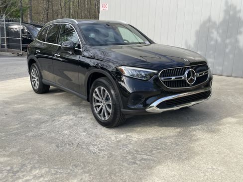 Certified 2025 Mercedes-Benz GLC 300 4MATIC w/ Driver Assistance Package image 4