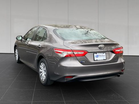 Used 2018 Toyota Camry FWD image 3