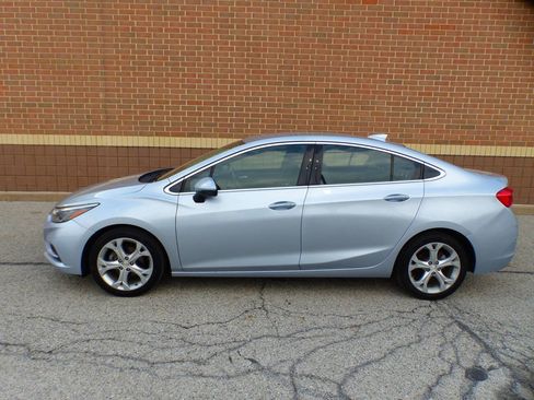 Used 2017 Chevrolet Cruze Premier image 6