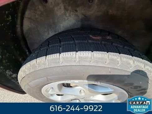 Used 2023 Chrysler Pacifica Limited AWD/4WD image 9