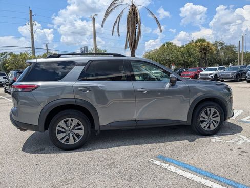Used 2025 Nissan Pathfinder SV AWD/4WD image 7