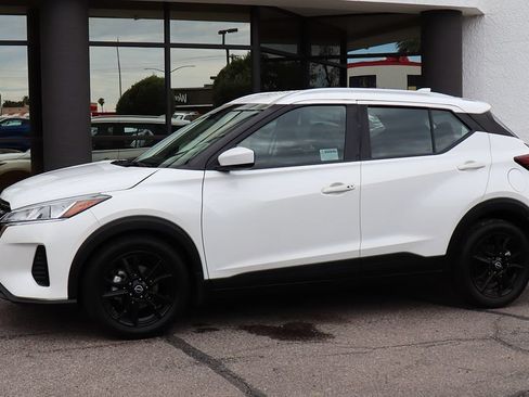 Used 2023 Nissan Kicks SV FWD image 7