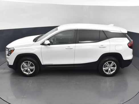 Used 2024 GMC Terrain SLE image 46