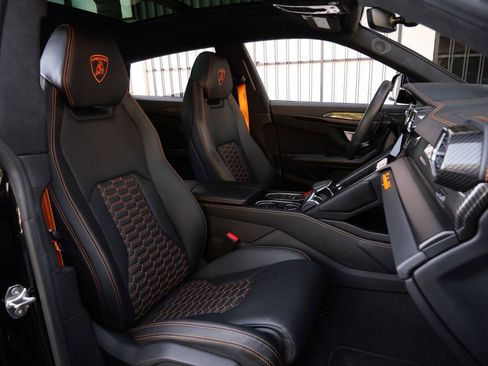 Used 2022 Lamborghini Urus Base image 8