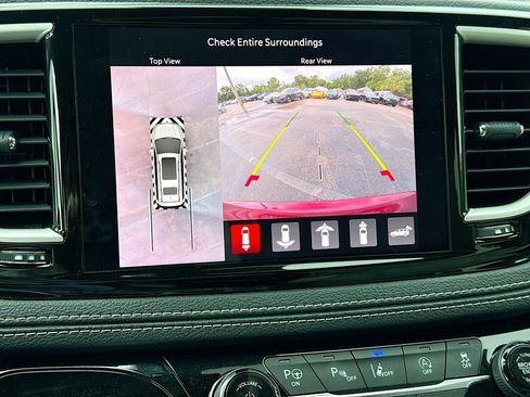 Used 2021 Chrysler Pacifica Touring-L w/ Premium & Safety Sphere Group FWD image 33