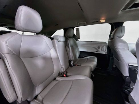 Certified 2025 Toyota Sienna XLE FWD image 41
