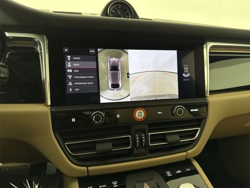 Certified 2025 Porsche Macan image 30