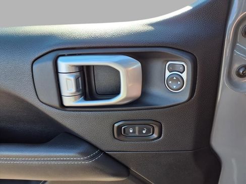 Used 2022 Jeep Wrangler Unlimited Sahara image 17