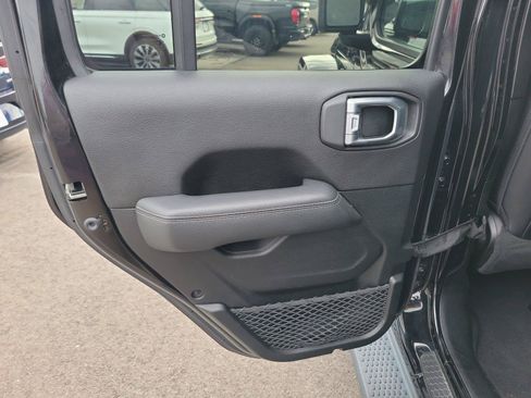 Used 2020 Jeep Wrangler Unlimited Sahara AWD/4WD image 13